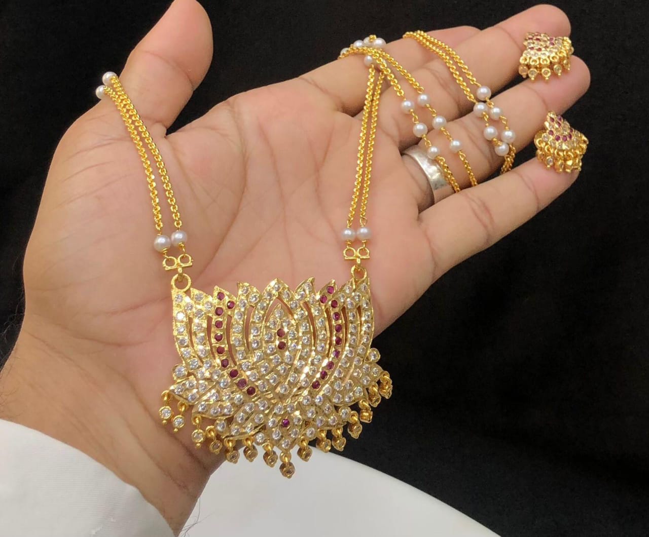 LOTUS CHAIN